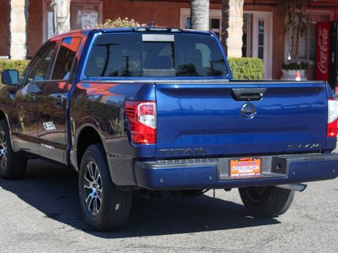 Used 2022 Nissan Titan SV image 6