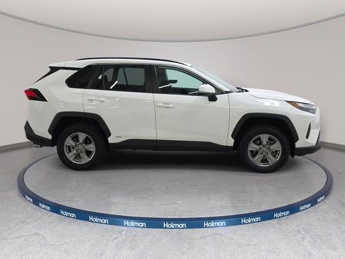 Certified 2022 Toyota RAV4 XLE w/ Carpet Mat Package (TMS) AWD/4WD image 4