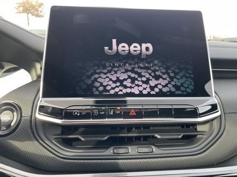 New 2026 Jeep Compass Latitude image 17