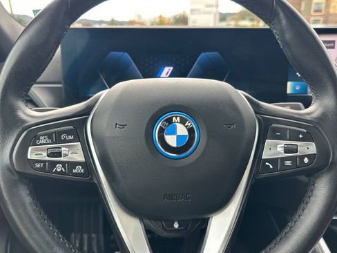 Used 2023 BMW i4 eDrive40 image 26