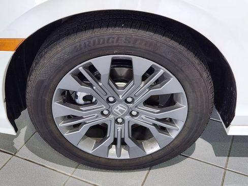 New 2026 Honda Odyssey Touring image 9