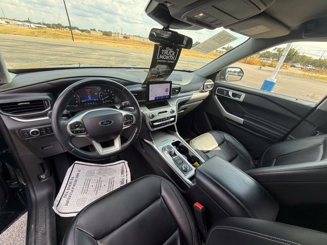 Used 2022 Ford Explorer XLT w/ Equipment Group 202A AWD/4WD image 16