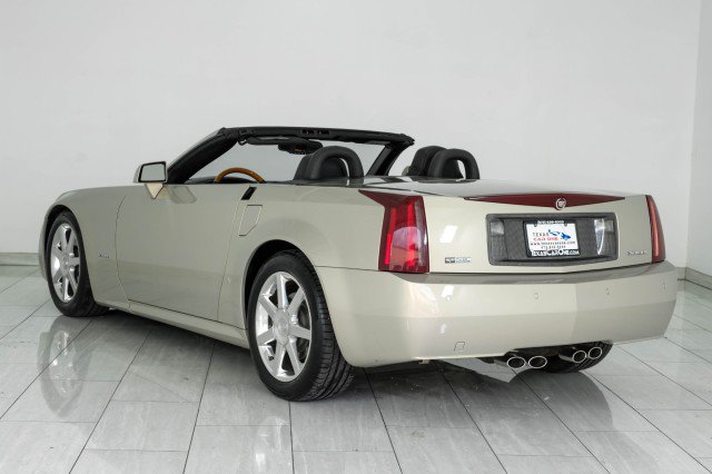 Used 2006 Cadillac XLR RWD image 11