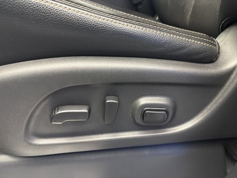 Used 2019 Nissan Titan SL w/ Chrome Package image 13