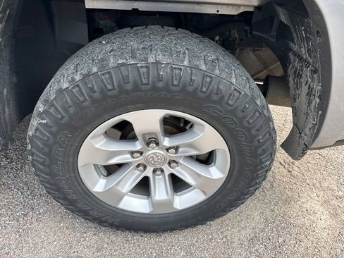 Used 2019 RAM 1500 Laramie AWD/4WD image 6