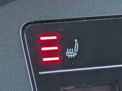 Used 2024 Volkswagen Tiguan SE image 26