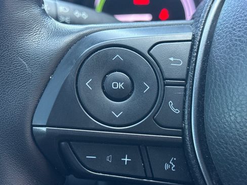 Used 2021 Toyota Camry SE w/ Cold Weather Package FWD image 36