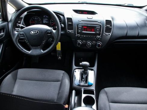 Used 2017 Kia Forte LX image 28