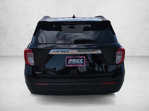 Used 2023 Ford Explorer XLT image 6