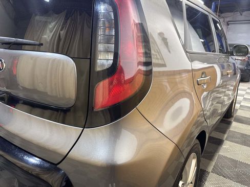 Used 2016 Kia Soul + w/ Primo Package FWD image 9