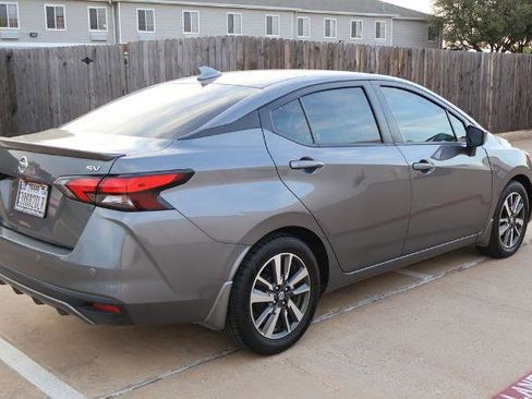 Certified 2022 Nissan Versa SV w/ Electronics Package image 6