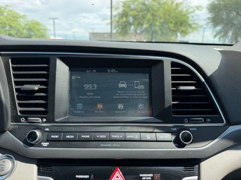 Used 2017 Hyundai Elantra Limited FWD image 28