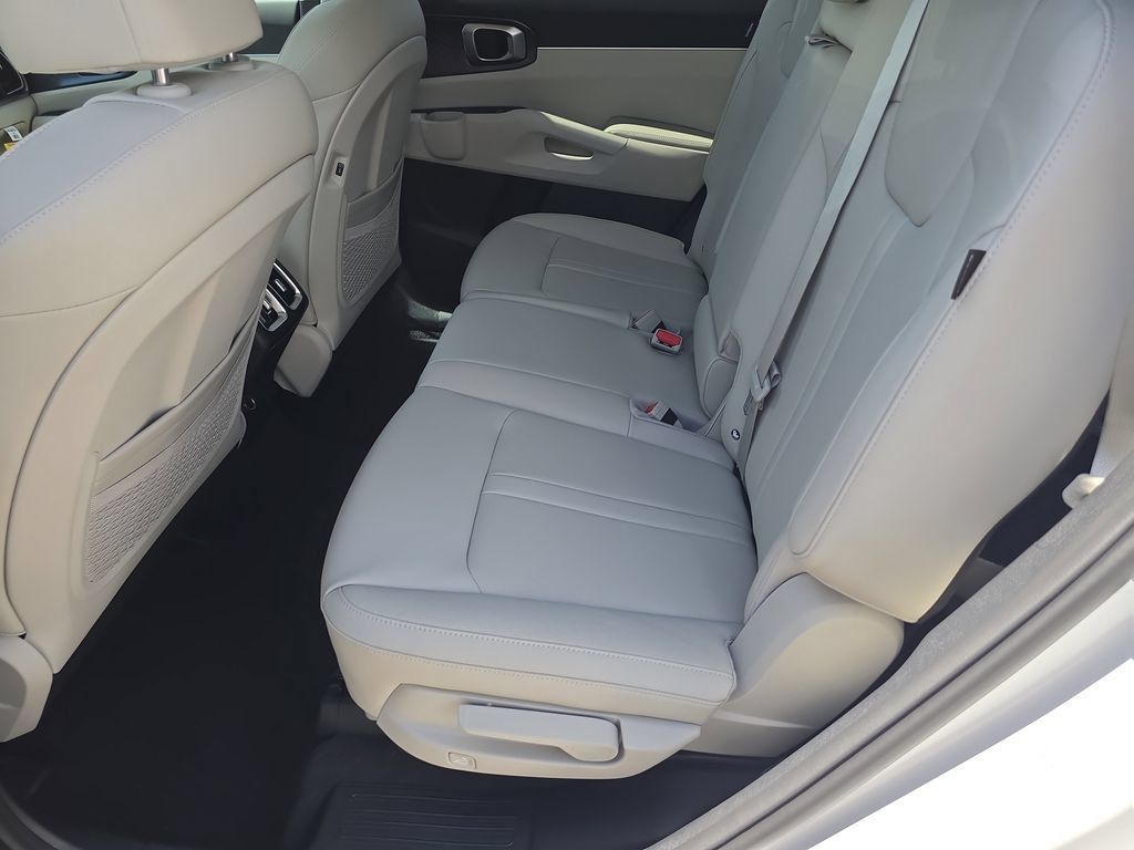 New 2026 Kia Sorento S w/ S Panoramic Sunroof Package FWD image 16