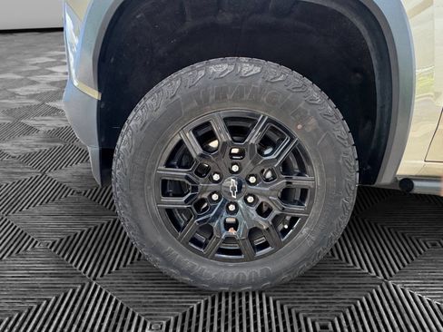 Used 2023 Chevrolet Colorado Trail Boss w/ Technology Package AWD/4WD image 9