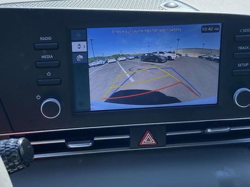 Certified 2025 Hyundai Elantra SE FWD image 21