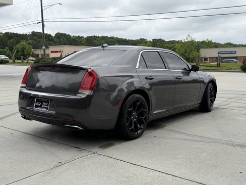 Used 2015 Chrysler 300 Limited RWD image 17
