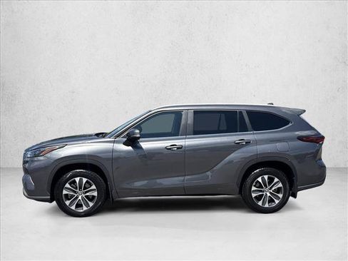 Used 2025 Toyota Highlander XLE AWD/4WD image 8