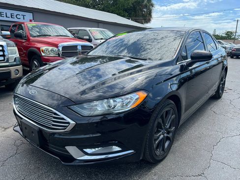 Used 2018 Ford Fusion SE w/ Fusion SE Technology Package FWD image 2