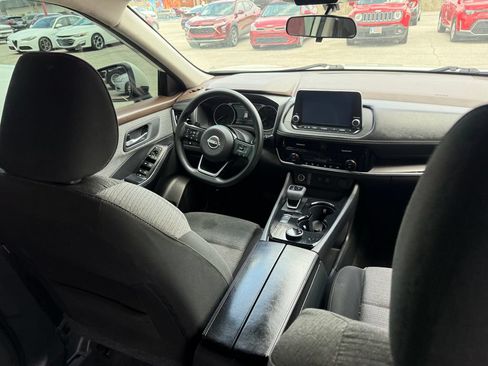 Used 2022 Nissan Rogue SV AWD/4WD image 3