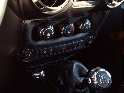 Used 2014 Jeep Wrangler Unlimited Sahara w/ Dual Top Group AWD/4WD image 8