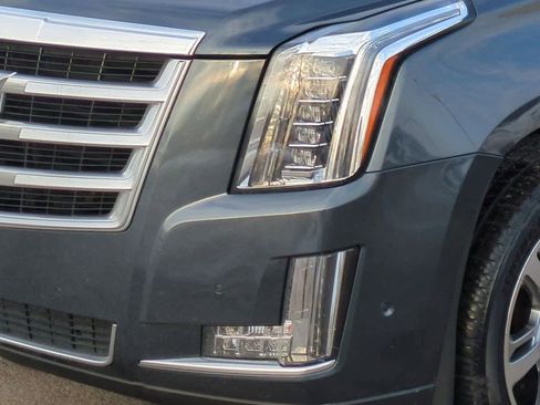 Used 2019 Cadillac Escalade ESV Luxury image 11