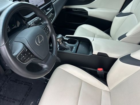 Used 2025 Lexus ES 300h w/ Premium Package FWD image 23