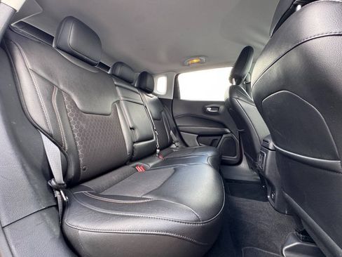 Used 2018 Jeep Compass Latitude FWD image 15