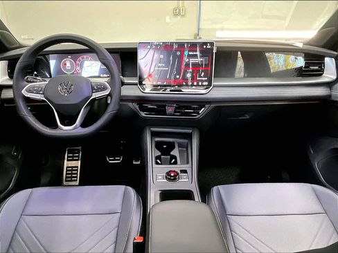 New 2026 Volkswagen Tiguan SE R-Line image 7