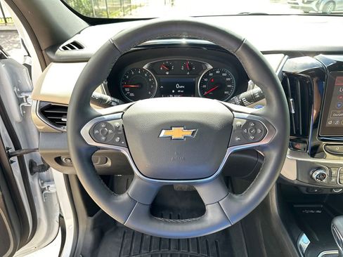 Used 2023 Chevrolet Traverse LT FWD image 19