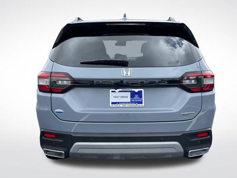 Certified 2025 Honda Pilot Touring image 5