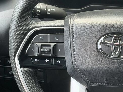 Used 2025 Toyota Tundra Platinum AWD/4WD image 12