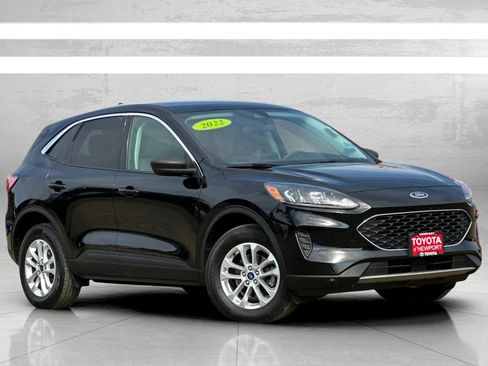 Used 2022 Ford Escape SE image 2