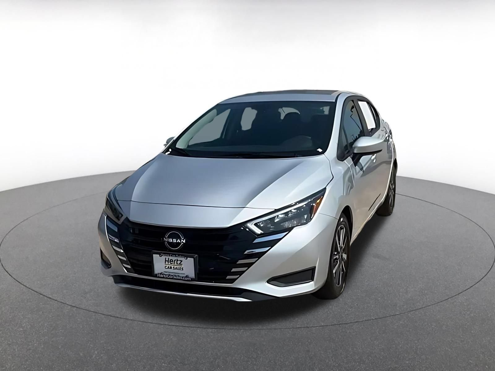 Used 2025 Nissan Versa SV FWD image 4