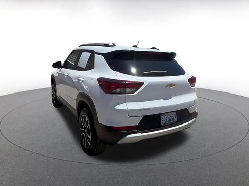 Used 2025 Chevrolet Blazer LT FWD image 4