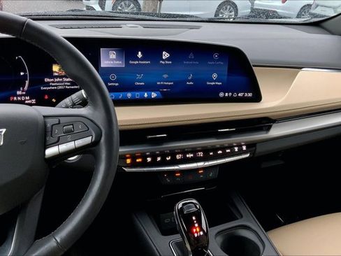 Used 2024 Cadillac XT4 Luxury w/ Cold Weather Package image 5