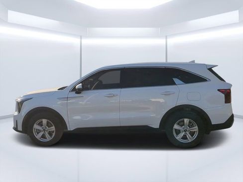 Used 2024 Kia Sorento LX FWD image 6