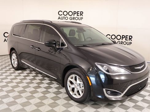 Used 2017 Chrysler Pacifica Touring-L Plus w/ Advanced Safetytec Group FWD image 1