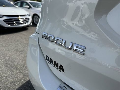 Used 2019 Nissan Rogue SV w/ Premium Package image 44