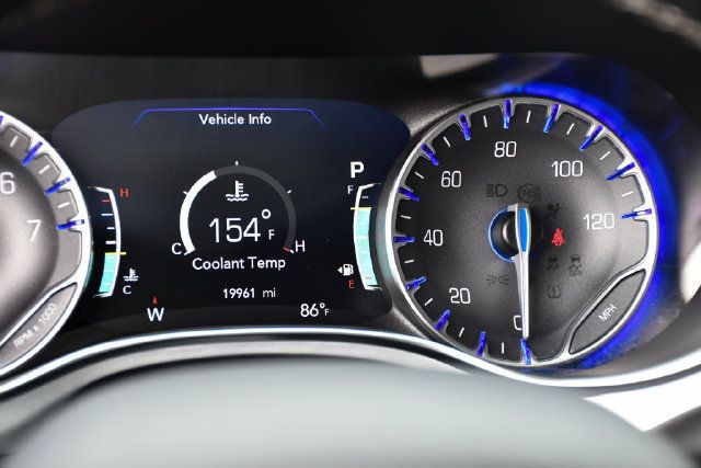 Used 2026 Chrysler Pacifica Limited FWD image 24