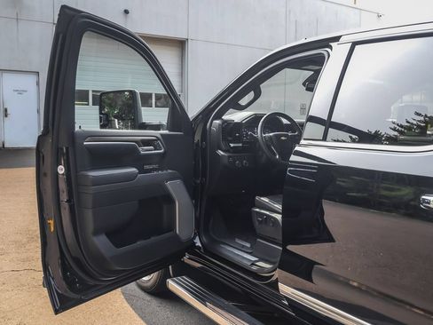 Used 2025 Chevrolet Silverado 1500 High Country w/ High Country Premium Package AWD/4WD image 26