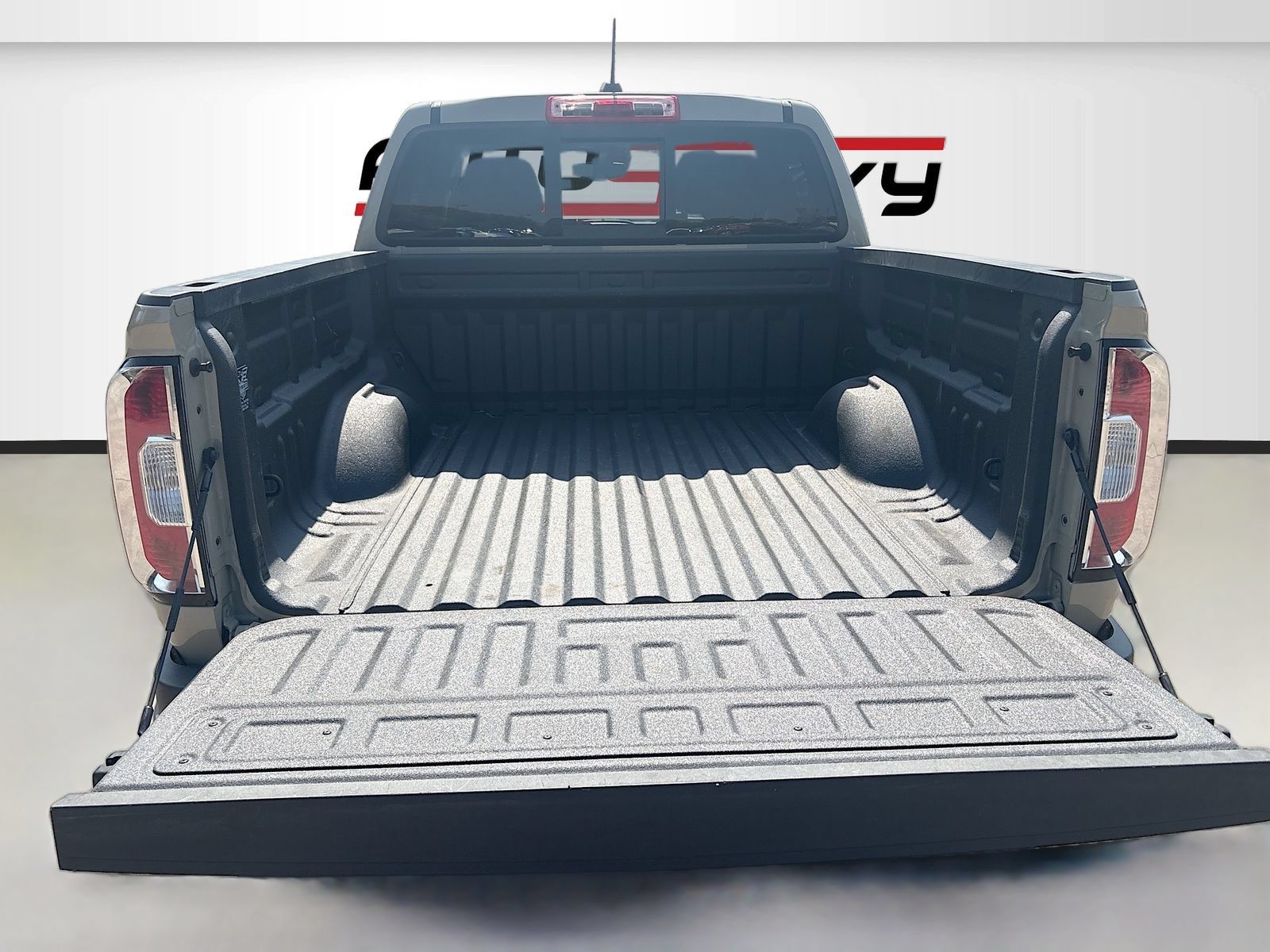 Used 2022 GMC Canyon AT4 w/ Driver Alert Package AWD/4WD image 23