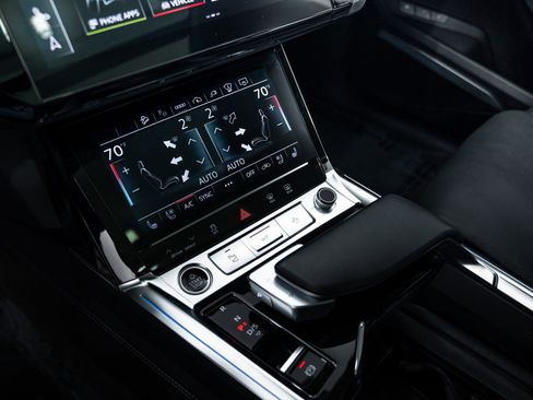 Used 2024 Audi Q8 e-tron Prestige image 20