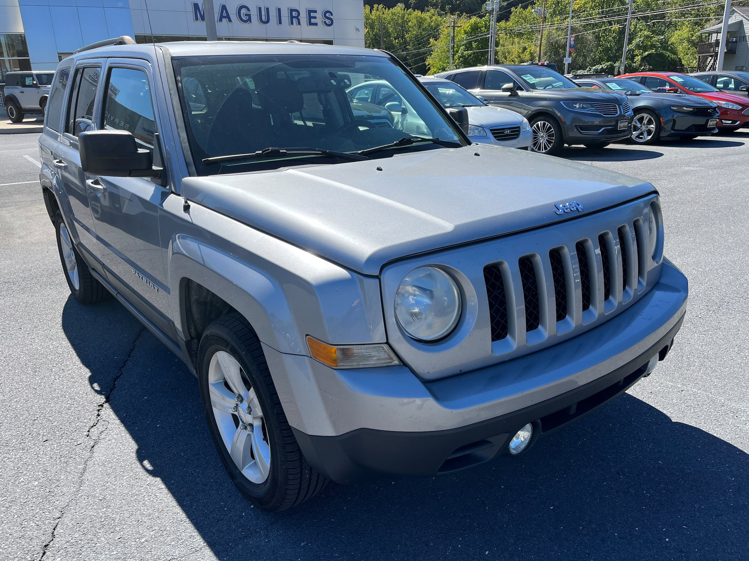 Used 2014 Jeep Patriot Latitude AWD/4WD image 4