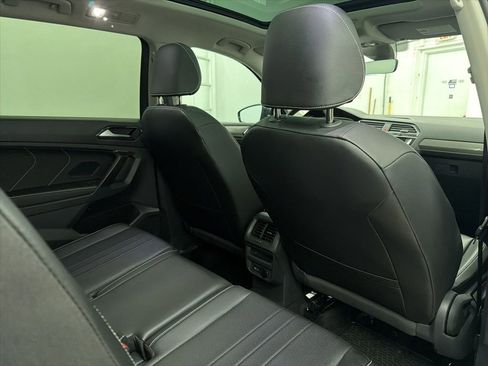 Used 2024 Volkswagen Tiguan SE w/ Panoramic Sunroof Package image 26