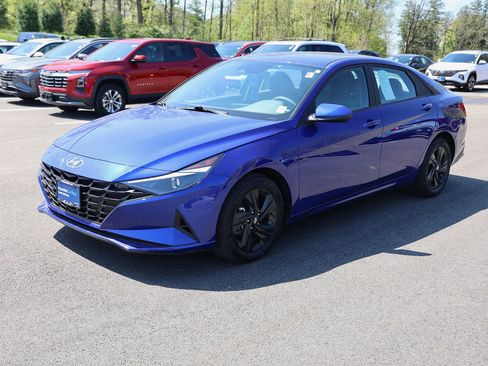 Certified 2023 Hyundai Elantra SEL FWD image 3
