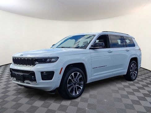 Used 2021 Jeep Grand Cherokee L Overland w/ Luxury Tech Group IV image 3