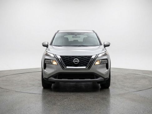 Used 2025 Nissan Rogue SV AWD/4WD image 2