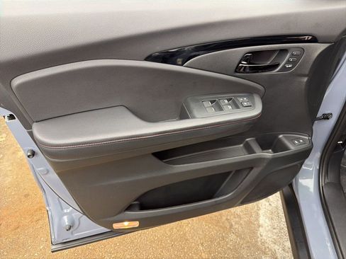 Used 2025 Honda Passport Black Edition image 12