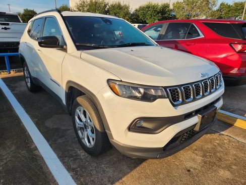 Used 2025 Jeep Compass Latitude AWD/4WD image 1