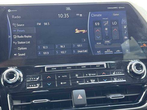 Used 2022 Toyota Highlander Limited FWD image 17